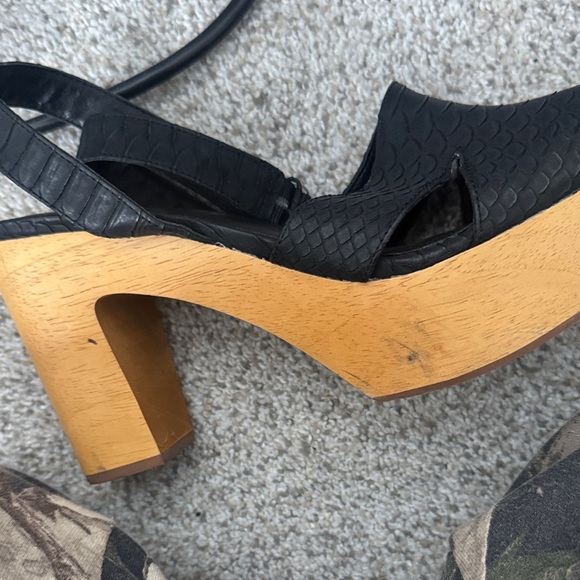 Free People Matisse Black Platform Sandals with Wooden Heel - Picture 4 of 7